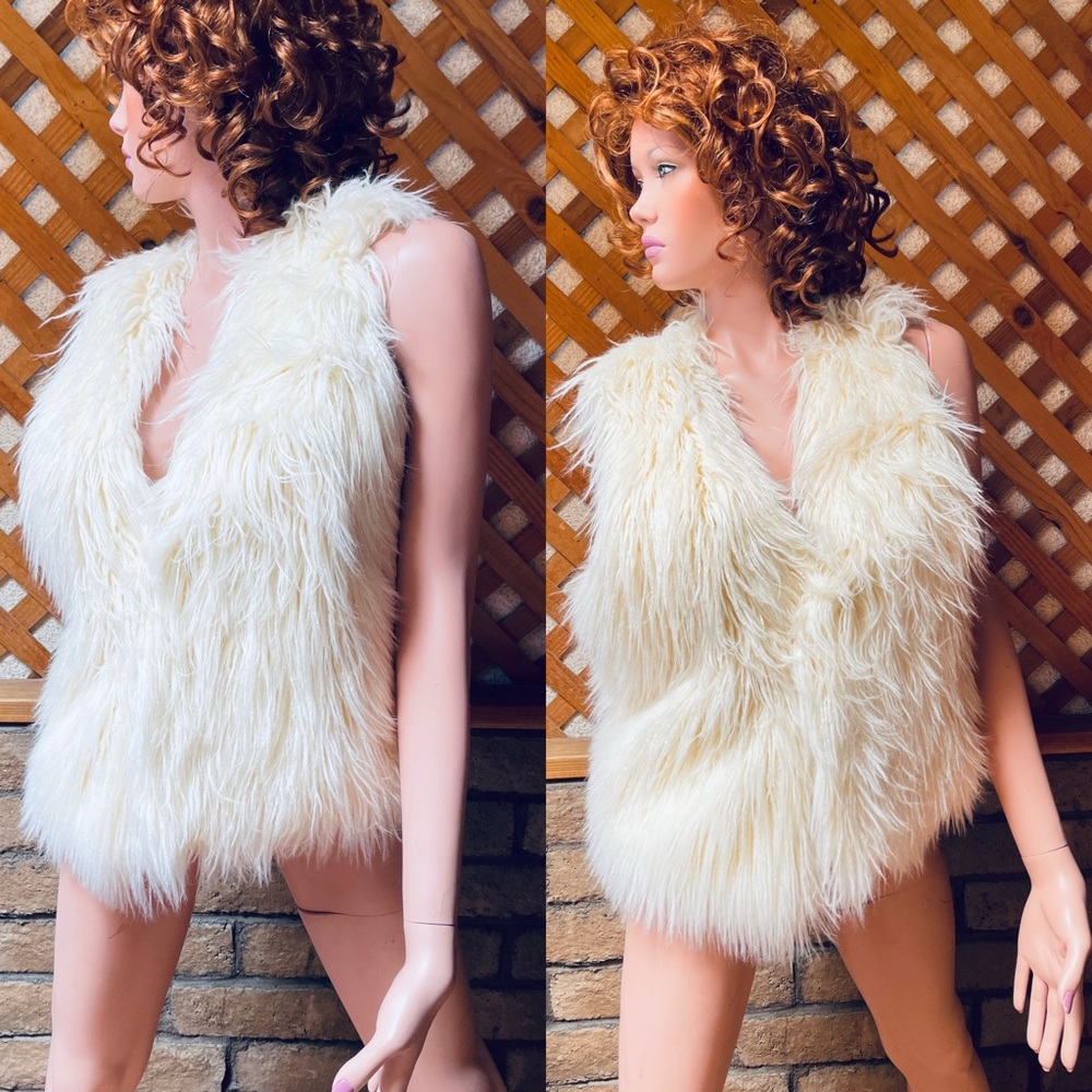 AERIE Beautiful IVORY Long Pile FAUX FUR Boho VEST Jacket Size Medium